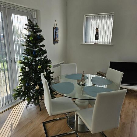 Coastal Apartment With Beach On Your Doorstep! Llanelli Dış mekan fotoğraf