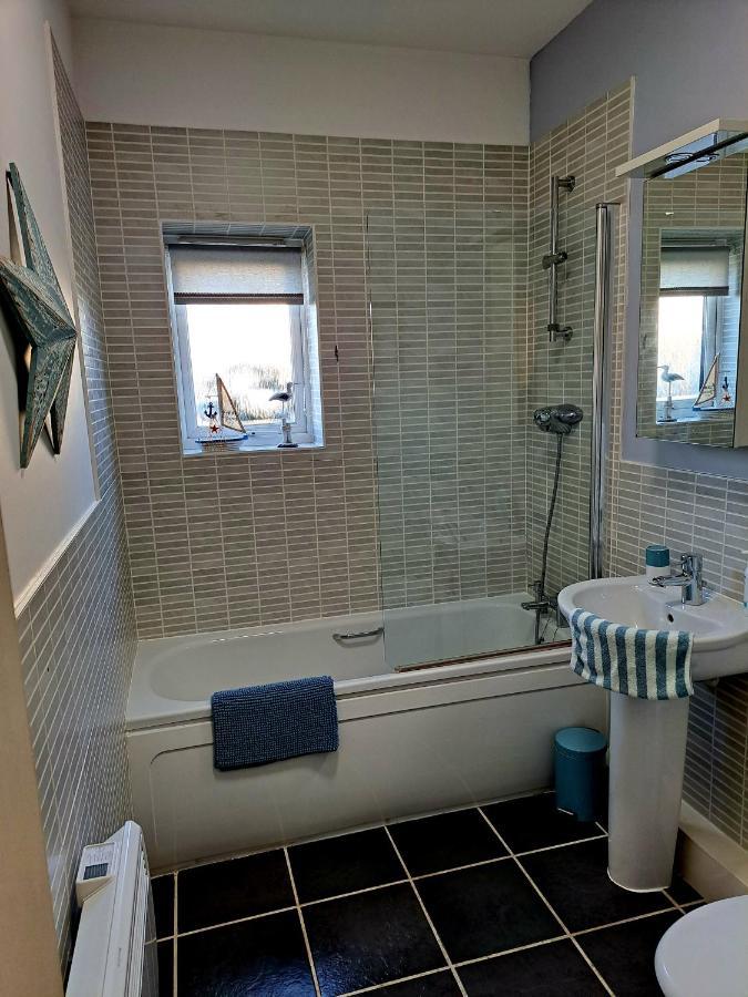 Coastal Apartment With Beach On Your Doorstep! Llanelli Dış mekan fotoğraf