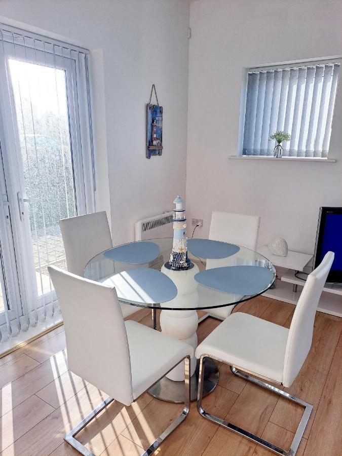 Coastal Apartment With Beach On Your Doorstep! Llanelli Dış mekan fotoğraf