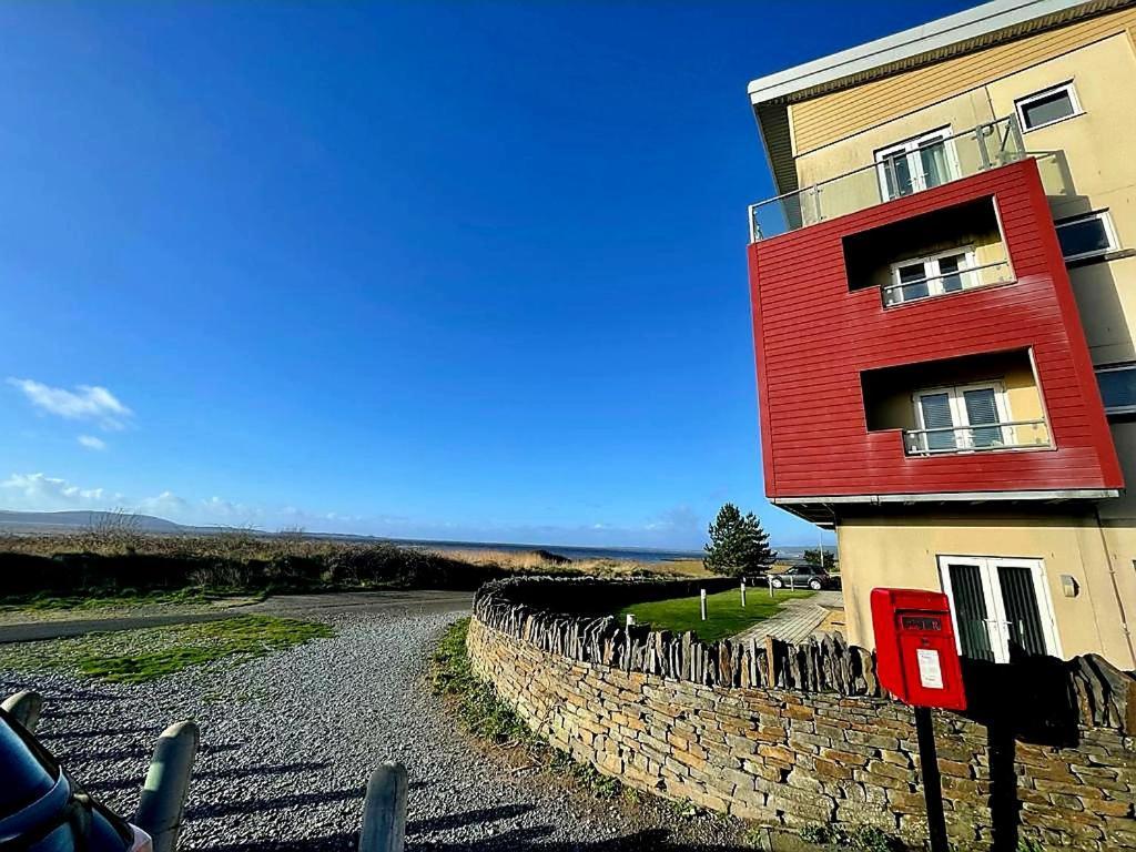 Coastal Apartment With Beach On Your Doorstep! Llanelli Dış mekan fotoğraf